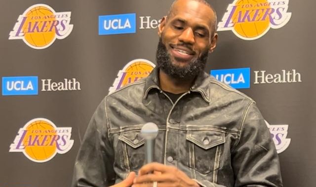 开云体育官网-【现场】老詹生日夜送自己大礼：我找回了年少的感觉