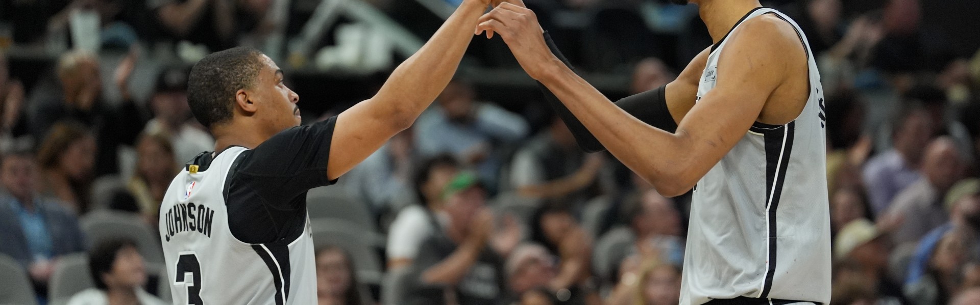 kaiyun-解说：文班伤退后马刺众志成城取胜 KJ效率一般但关键时刻得靠他