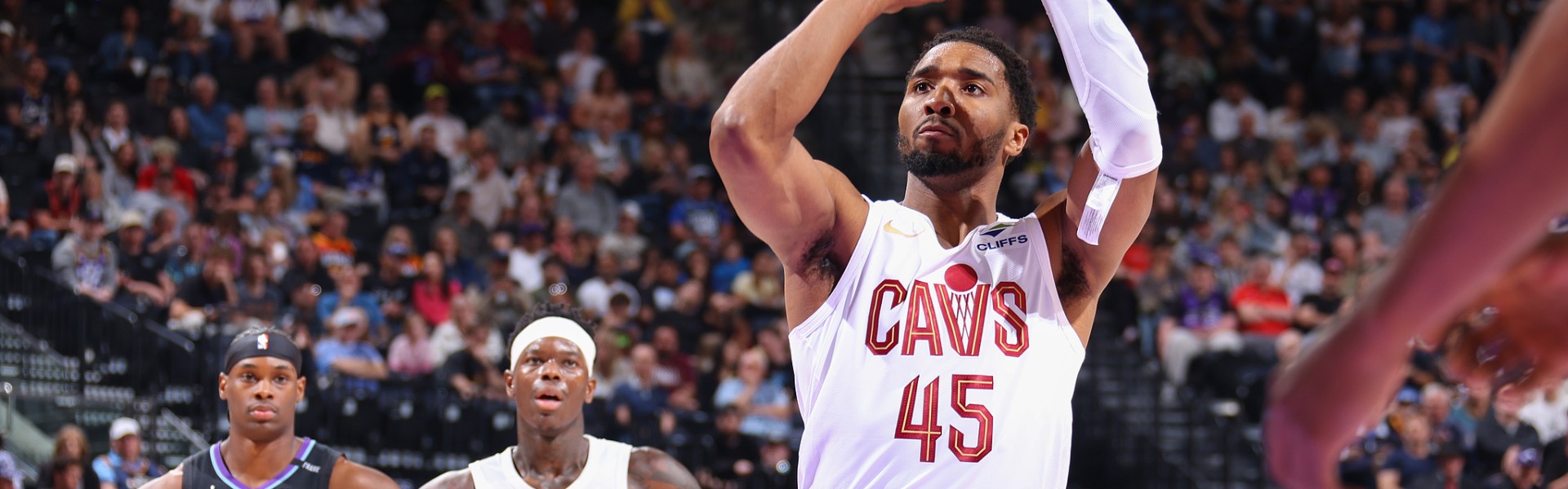 开云体育下载-米切尔34分哈登13+6+14 骑士送爵士6连败