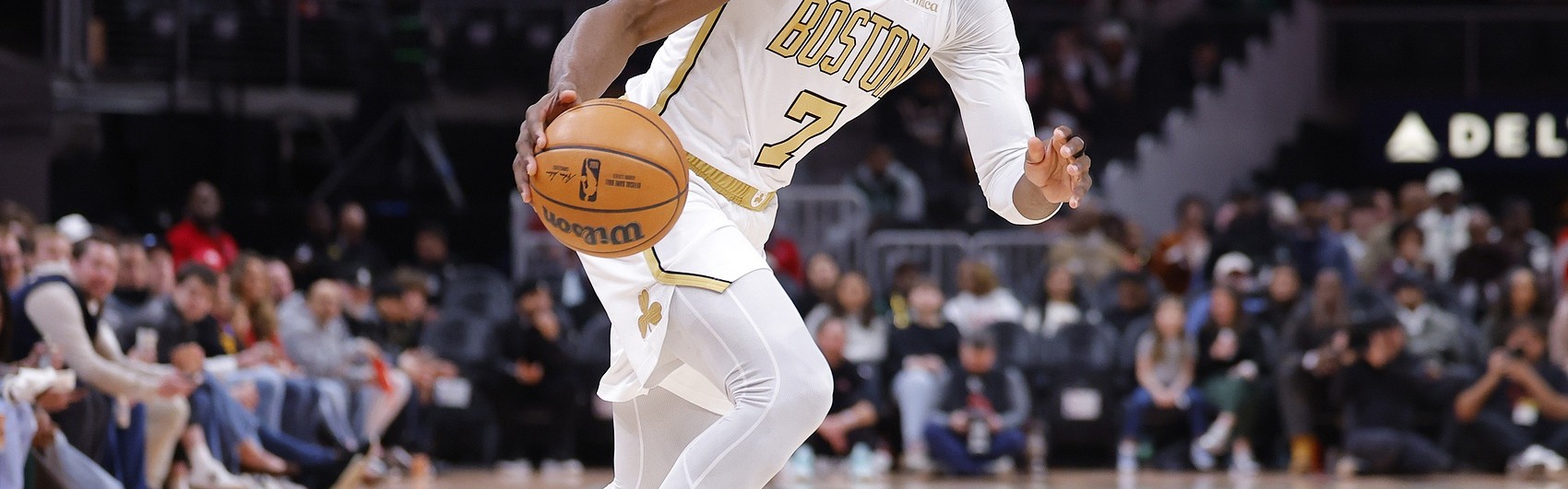 开云体育官网-稍微出出汗！杰伦·布朗17中8拿到20分 另有8板5助4断&amp;三分3中1